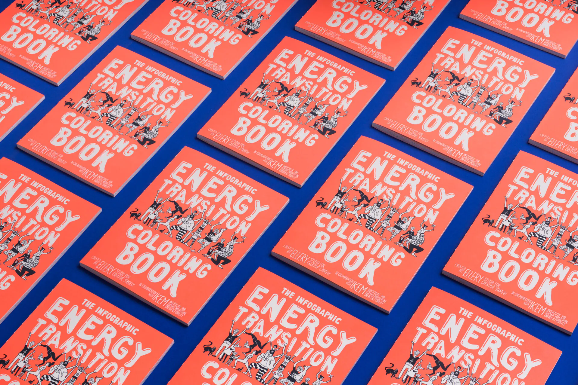 Aufgeschlagenes Infographic Energy Transition Coloring Book von Ellery Studio